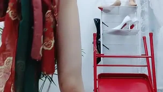 可爱的少女变性人给POV口交并被肛交