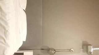 BIG ASS准备去洗澡了，自恋一下