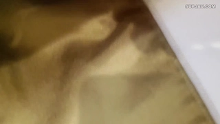 热辣的厨房会话中射精和肛门内射