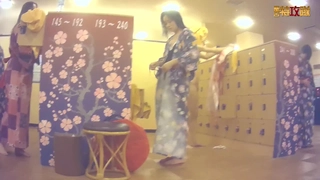 汗蒸房露出发骚，带去卫生间操，帮忙搜藏谢谢