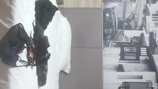 FC2PPV-3037045 【お蔵作品／流出】色白スレンダーで感度良好な後輩彼女。彼氏の愚痴を聞きつつ○わせて部屋に連れ込み、生膣に上書き射精。
