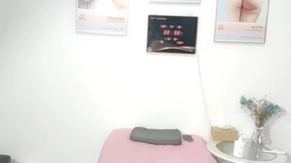 LINODE日本IPHONE奶媚黑天花板，绿帽男带老婆过来见黑人【看简 介同城免费约炮】