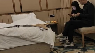 克洛伊马菲亚喂小男m吃脚