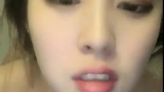 中国少女Hina Maeda被她的继兄舔和操她的阴部