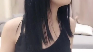 美女吹箫的样子太迷人了！就是奶子小了点！