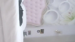 萝卜视频在线观看免费直播下载老公半夜带好兄弟回家!拉起睡梦中老婆3P【完整版96分钟已上传下面】
