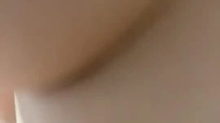 颜值不错网红脸妹子，口交上位骑坐自己动后人猛操，呻吟娇喘非常诱人