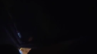 业余青少年在洗车群交中享受双性恋乐趣