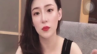 日本少女Ahmya在hentai中沉迷于独自自慰