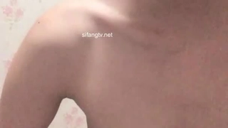 Noe Milk在激烈的性交中被内射